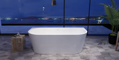 Q Series bathtub front view showing the smooth white exterior
